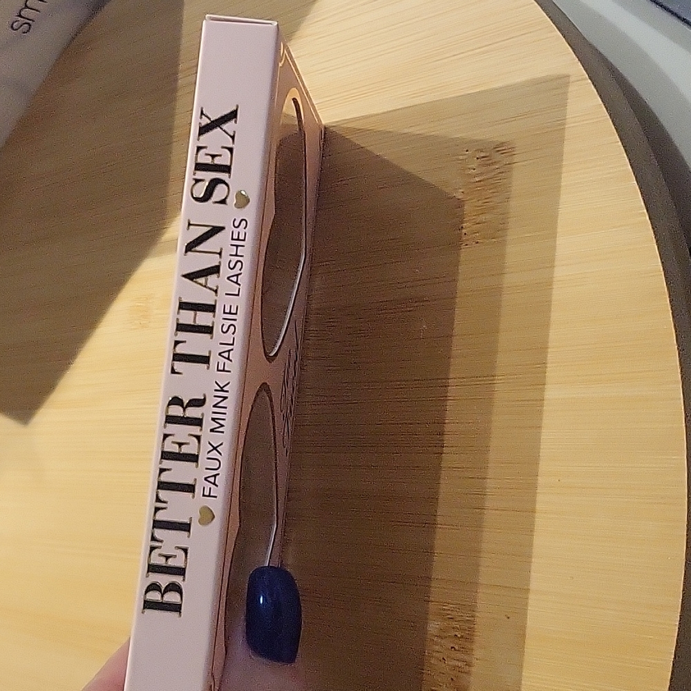 TOO FACED Drama Queen Faux Mink Lashes - Picture 4 of 5